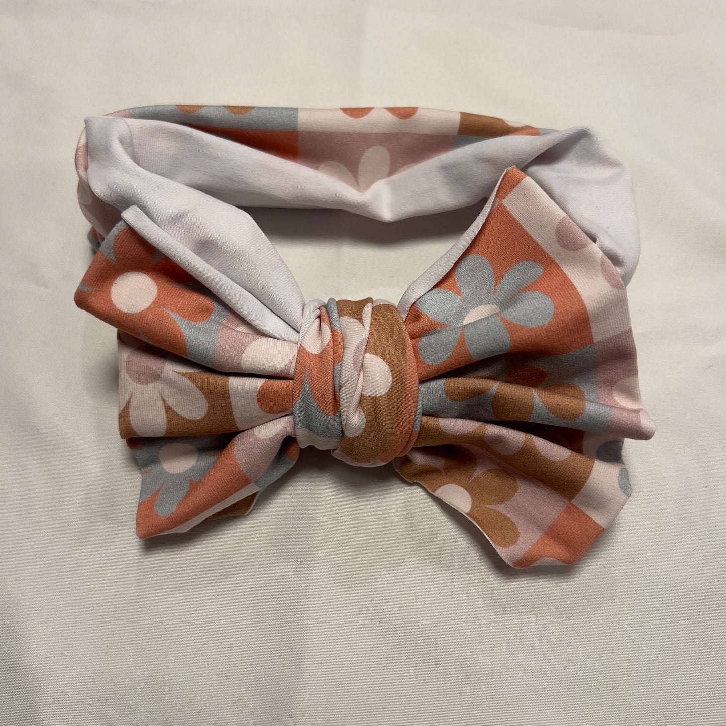 Dainty Daisy Bow Wrap